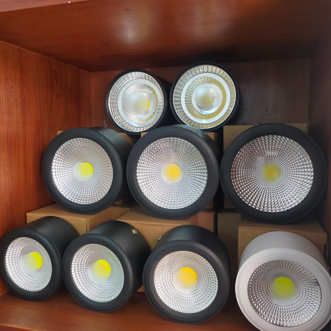 Đèn Lon Ốp Trần 12W Viền Vàng 115×55 - ảnh phụ 10