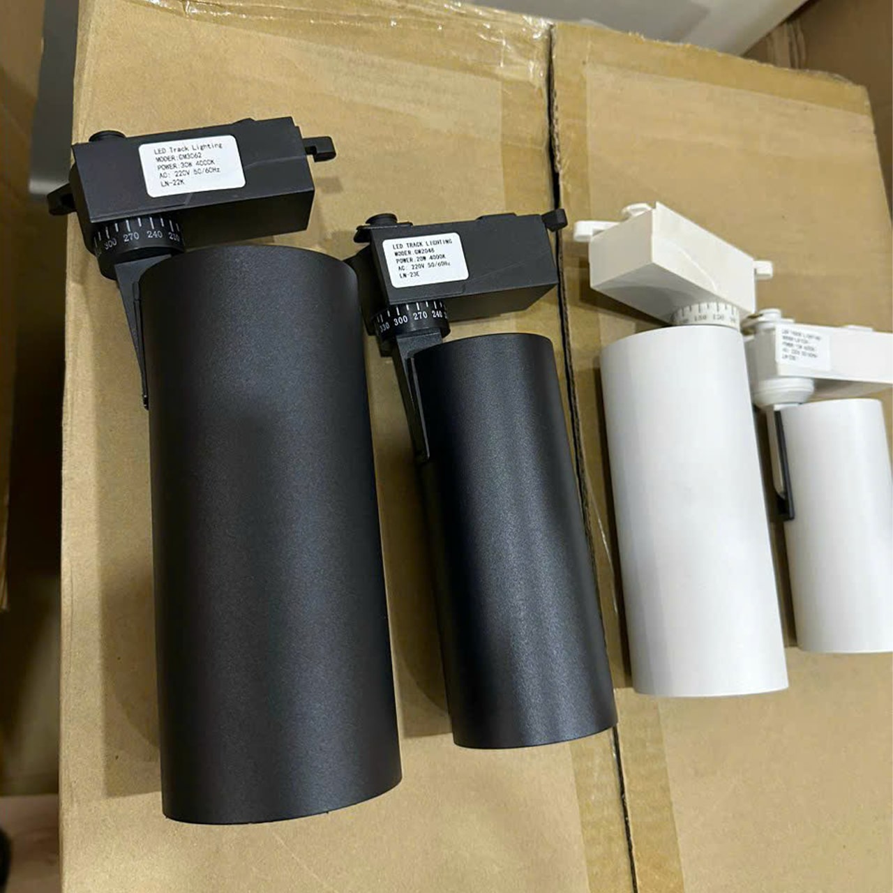 Đèn Rọi Thanh Ray Ống Bơ 20W - ảnh phụ 10