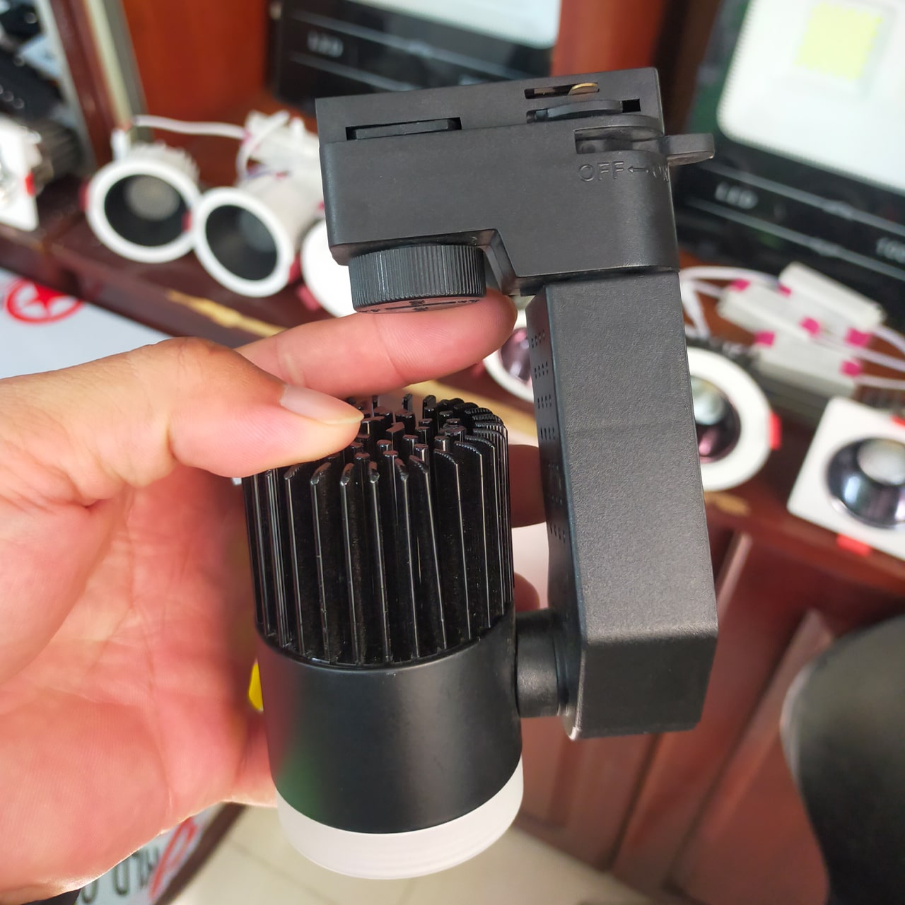 Đèn Rọi Thanh Ray Mini 7W 3 Chế Độ - ảnh phụ 4